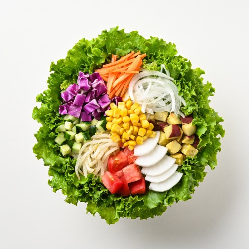 La salade entière pour le 1er quand dix sortes de légumes ont été contenues